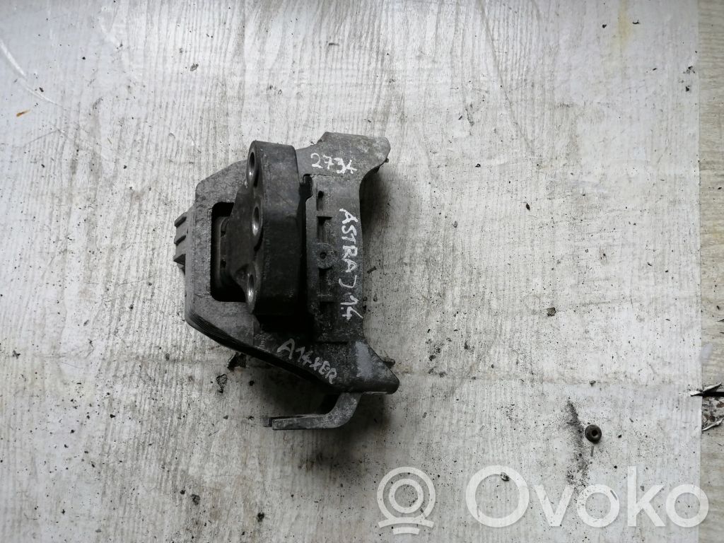 Opel Astra J Engine mount bracket 