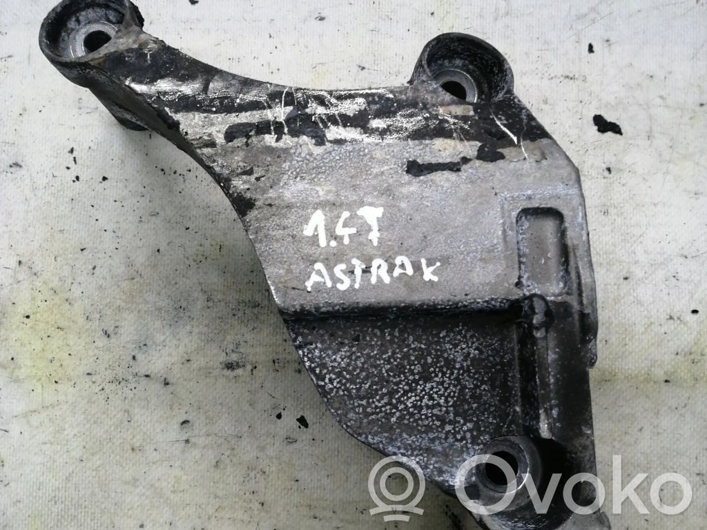 Vauxhall Astra K Engine mounting bracket 