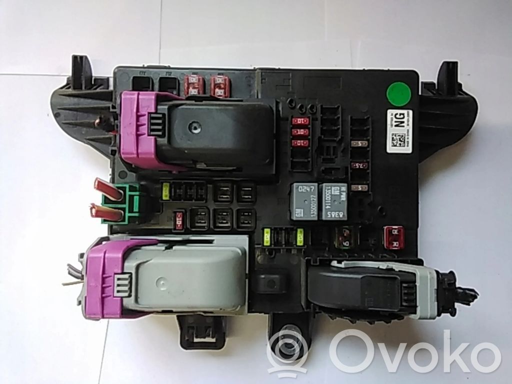 Opel Insignia A Juego de caja de fusibles 