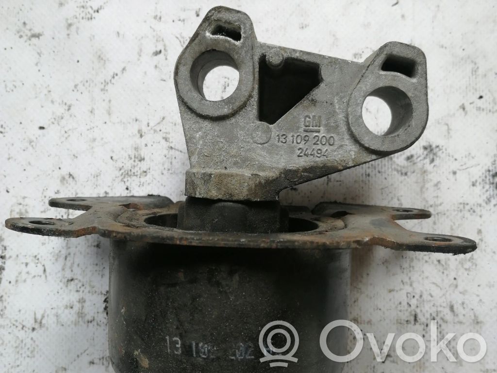 Engine mount bracket   13109200