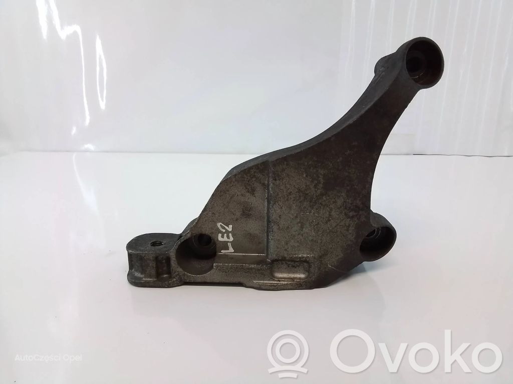 Opel Astra K Engine mounting bracket 