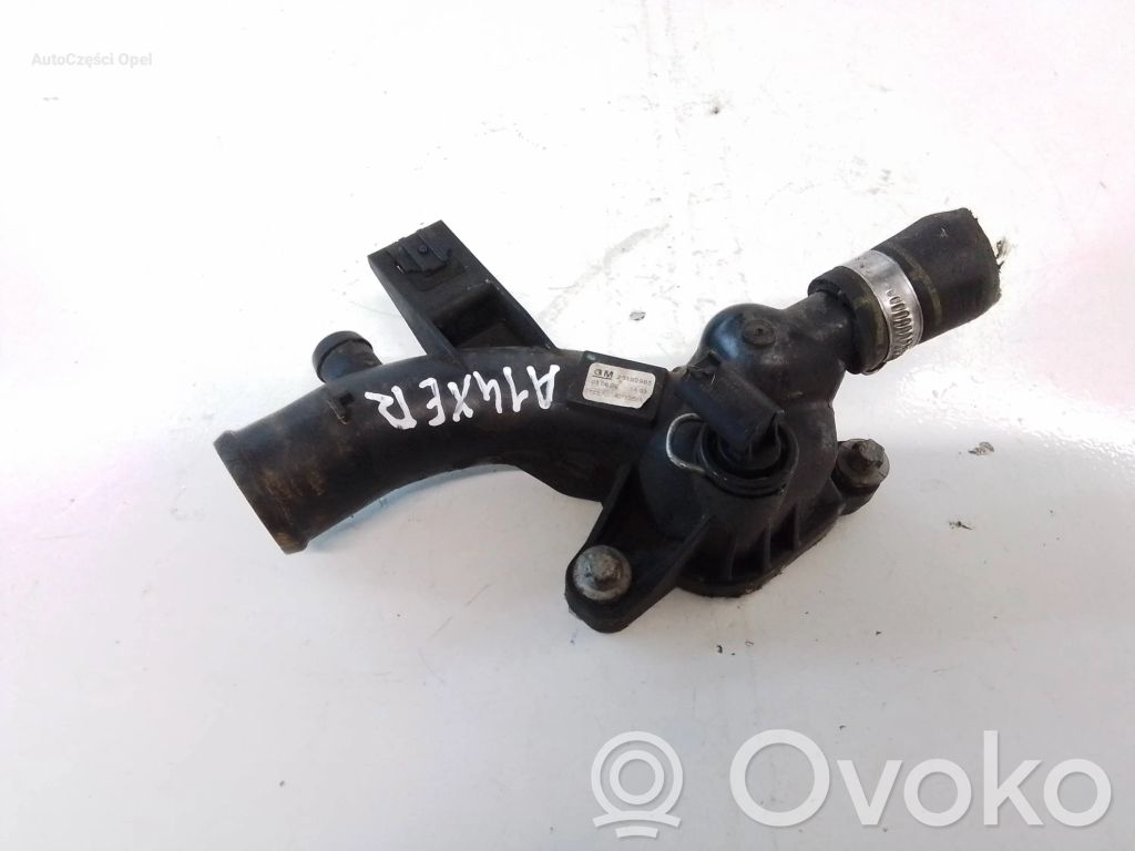 Opel Corsa E Carcasa del termostato 
