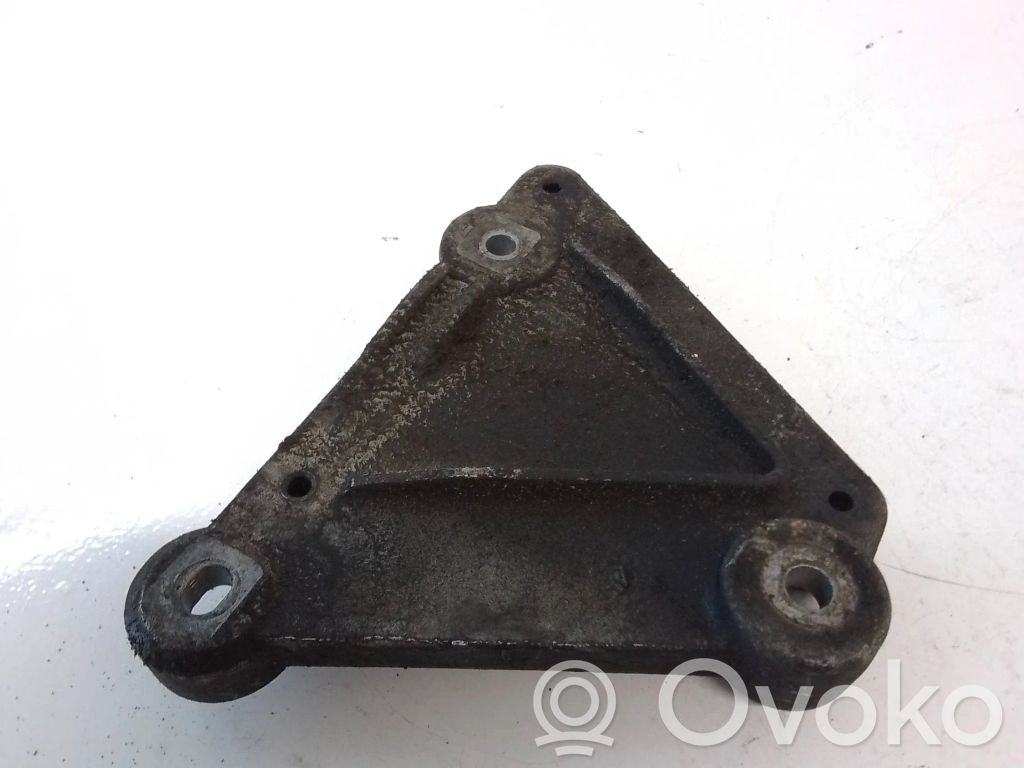Engine mounting bracket   55567289,68513599