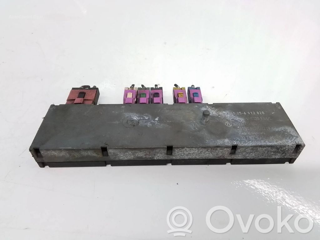 BMW 3 E46 Antenos stiprintuvas 