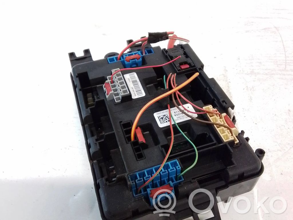 BMW 4 F32 F33 Ramka / Moduł bezpieczników 