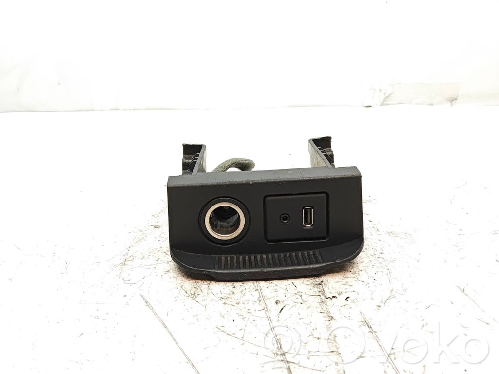 Opel Zafira C Enchufe conector USB 