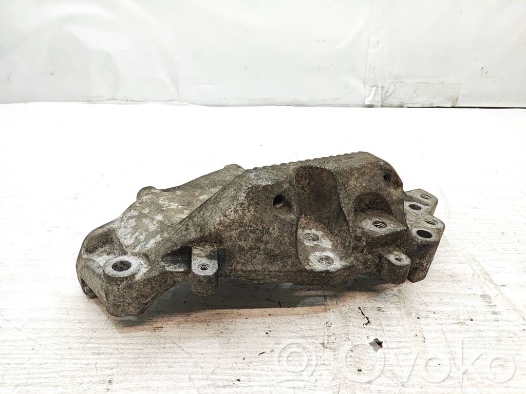 Opel Movano B Engine mounting bracket 