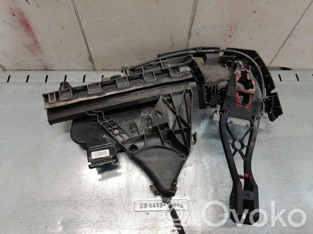 Volvo V50 Priekšpusē slēdzene 