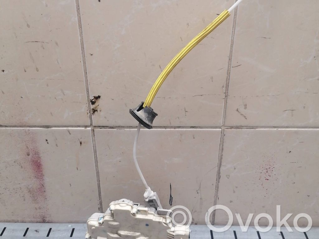 Audi A4 S4 B7 8E 8H Aizmugurē slēdzene 
