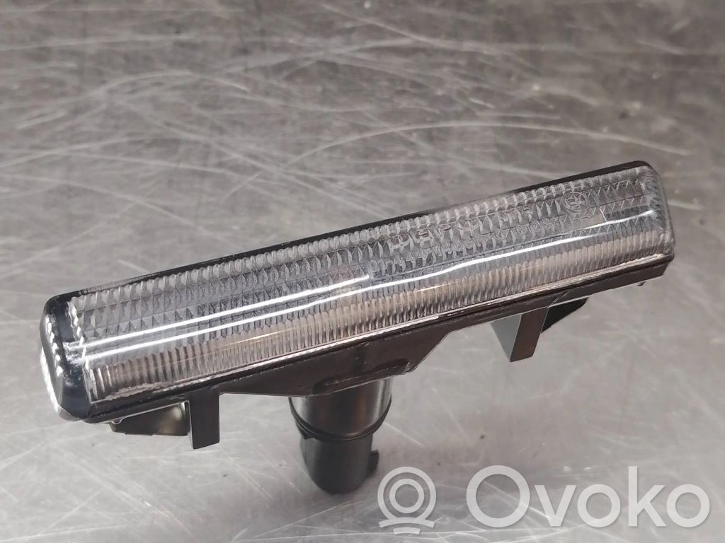 Front fender indicator light