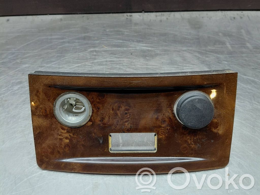 BMW 5 E60 E61 Moldura del mechero trasero 