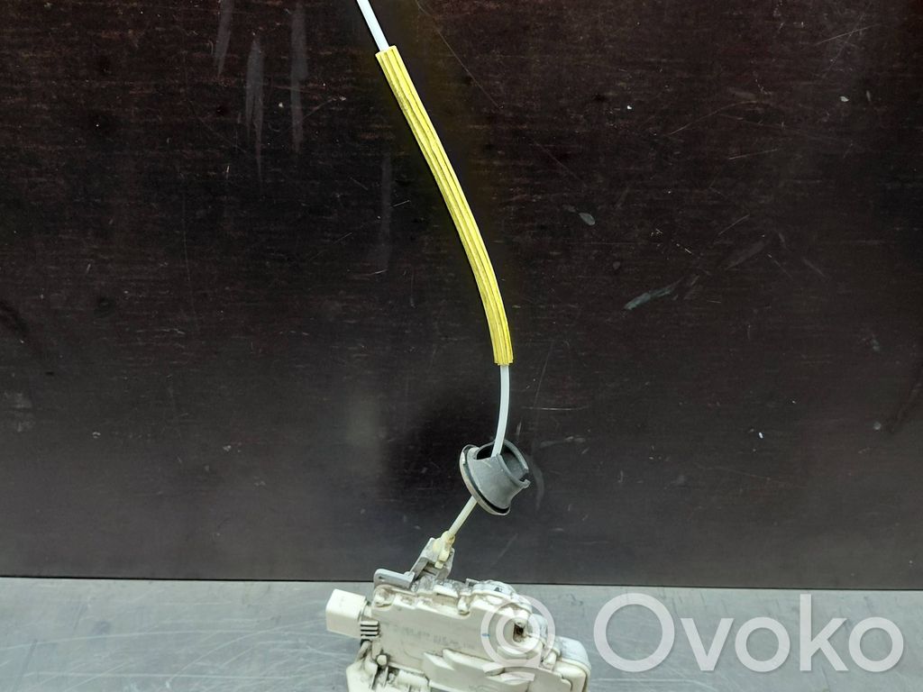 Audi A4 S4 B7 8E 8H Takaoven lukko 