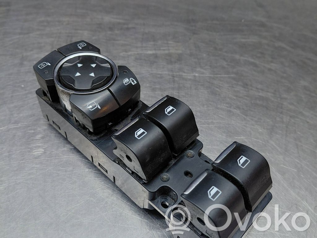 Electric window control switch   DG9T14540DCW