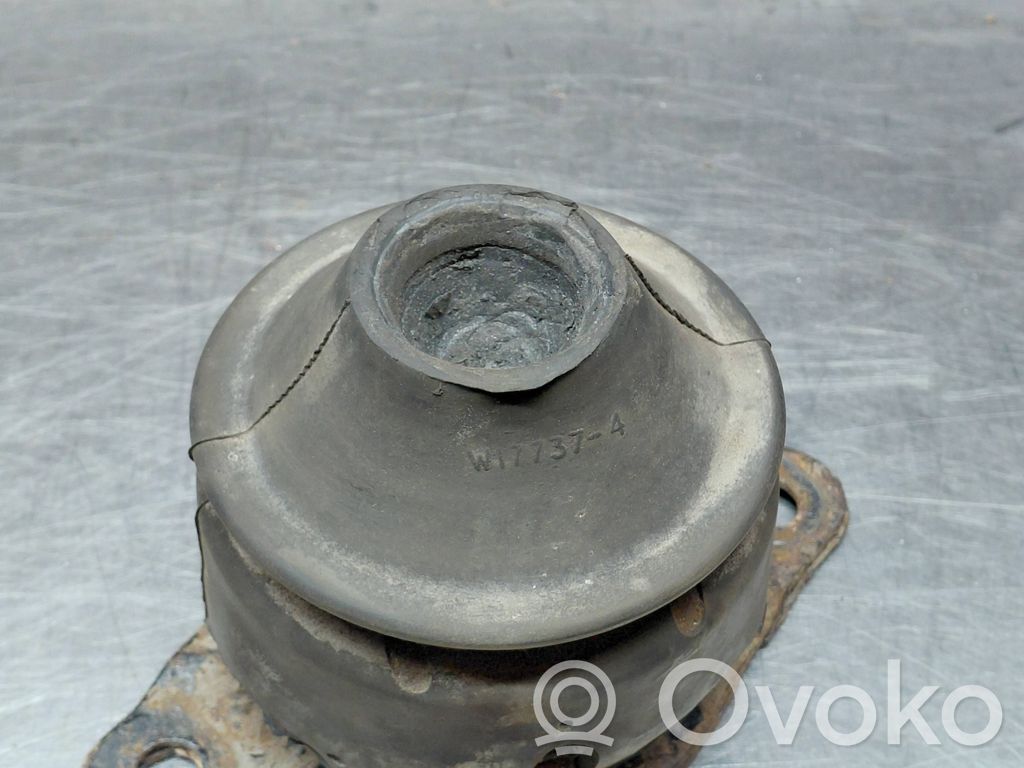 Engine mount bracket