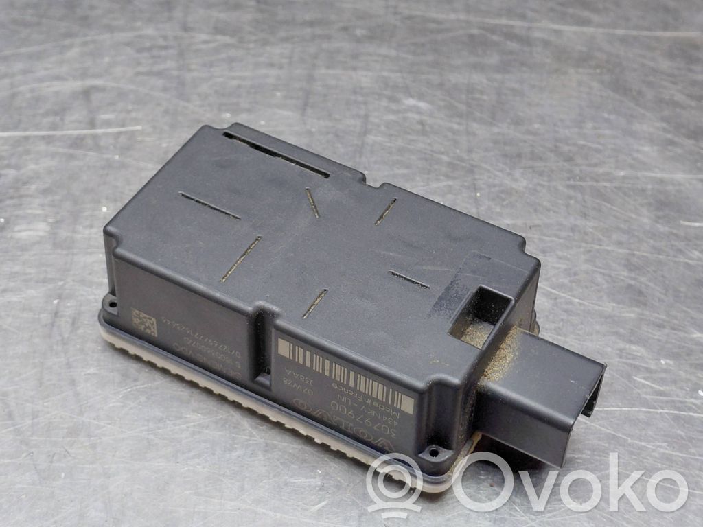 Volvo V70 Alarm control unit/module 