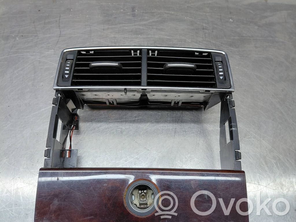 Audi A8 S8 D3 4E Oro grotelės gale 