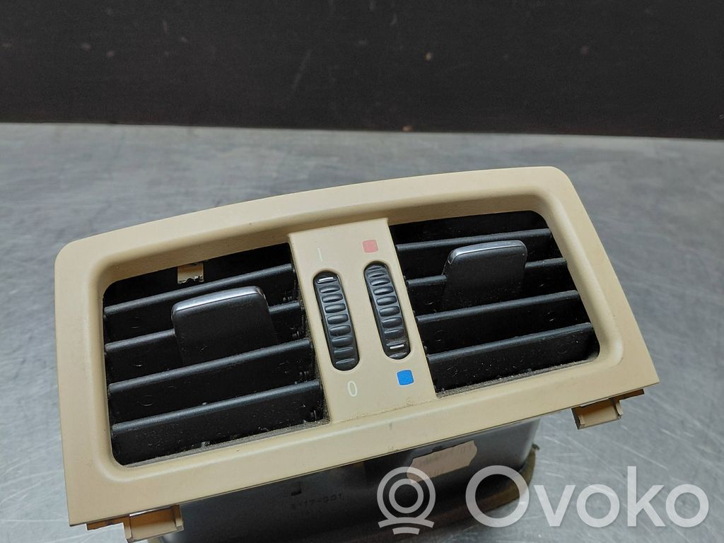 BMW 5 E60 E61 Oro grotelės gale 