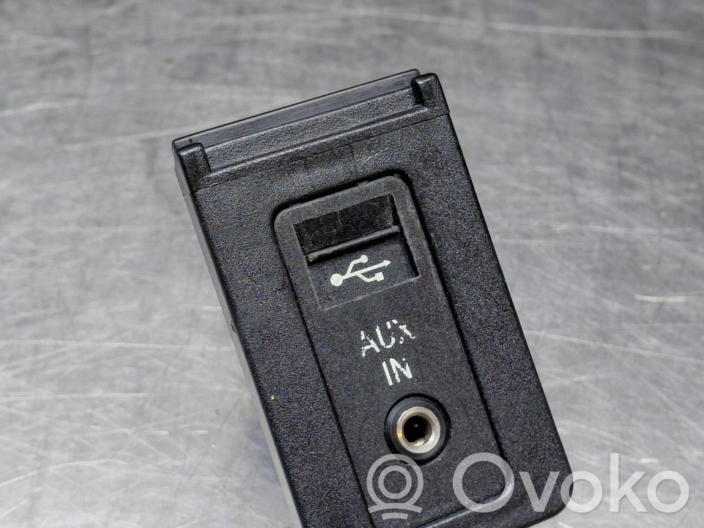BMW 5 E60 E61 USB jungtis 