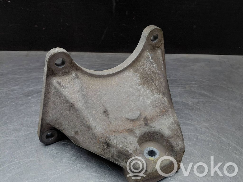 Engine mounting bracket   6776667