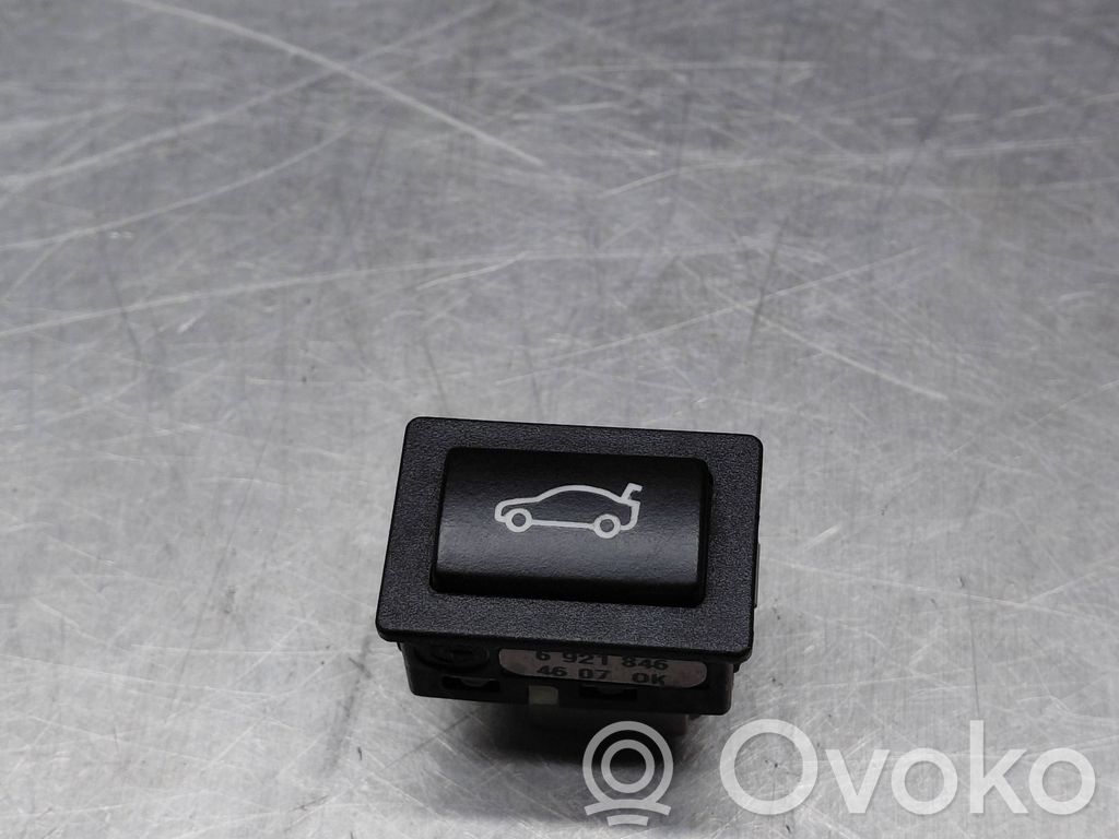 Tailgate opening switch   6921846
