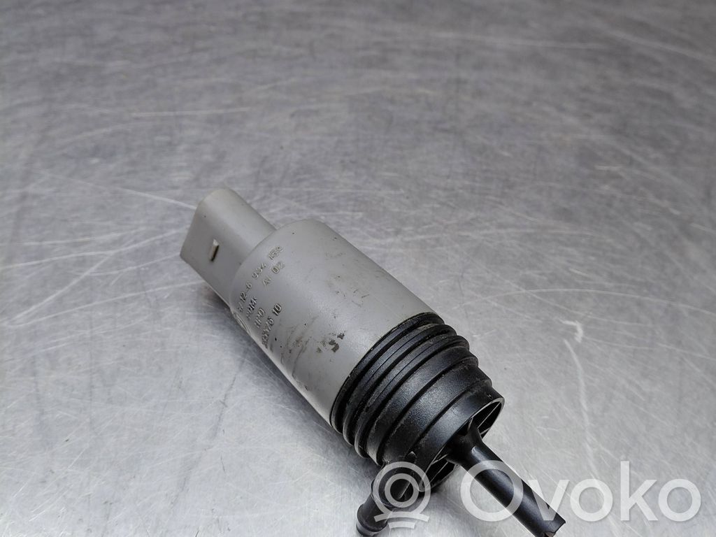 Windscreen/windshield washer pump   6934159