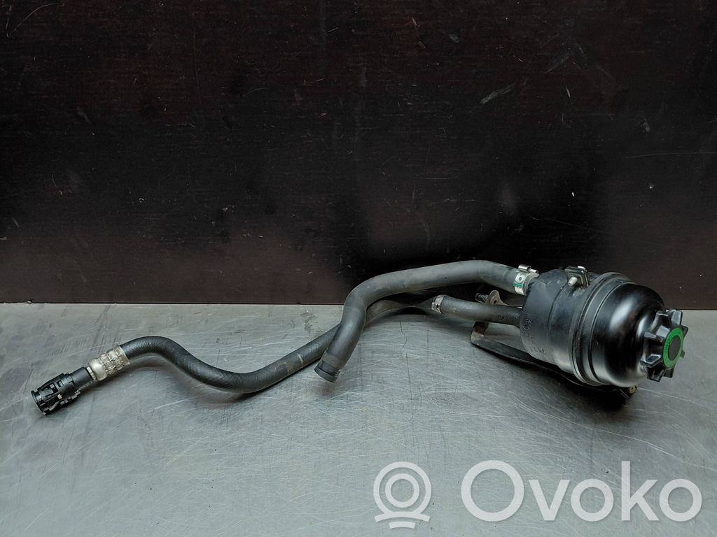 BMW 5 E60 E61 Vairo stiprintuvo skysčio bakelis 