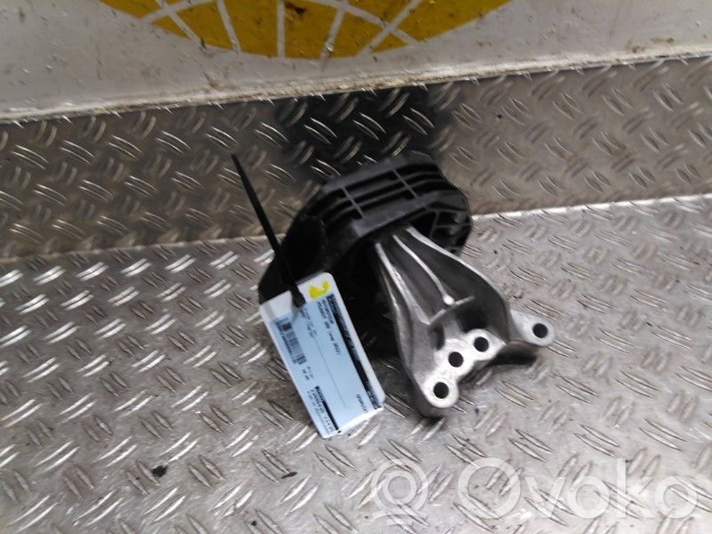 Peugeot 208 II Engine mount bracket 