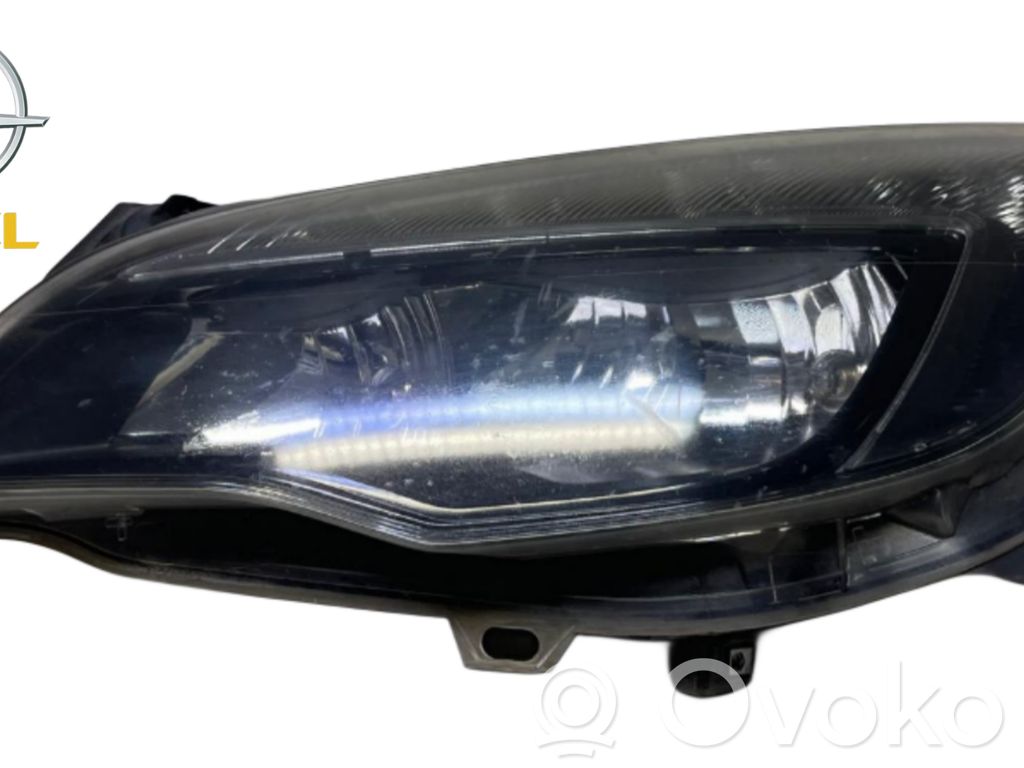 Opel Astra J Lampa przednia 