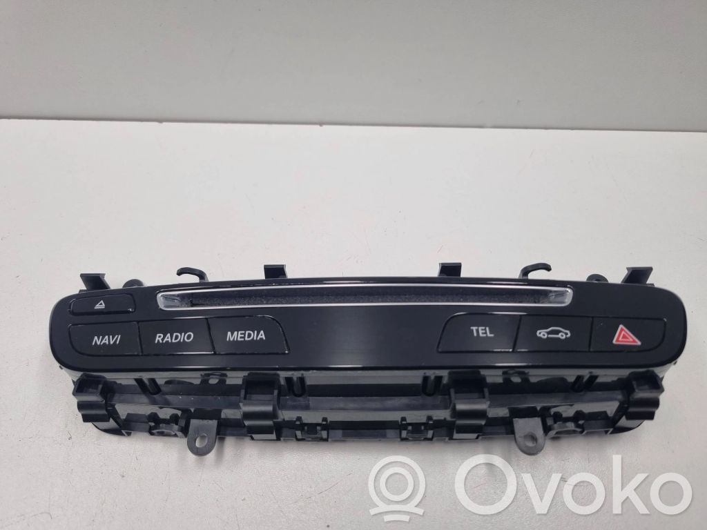 Mercedes-Benz C W205 Konsola środkowa / Radio / GPS 