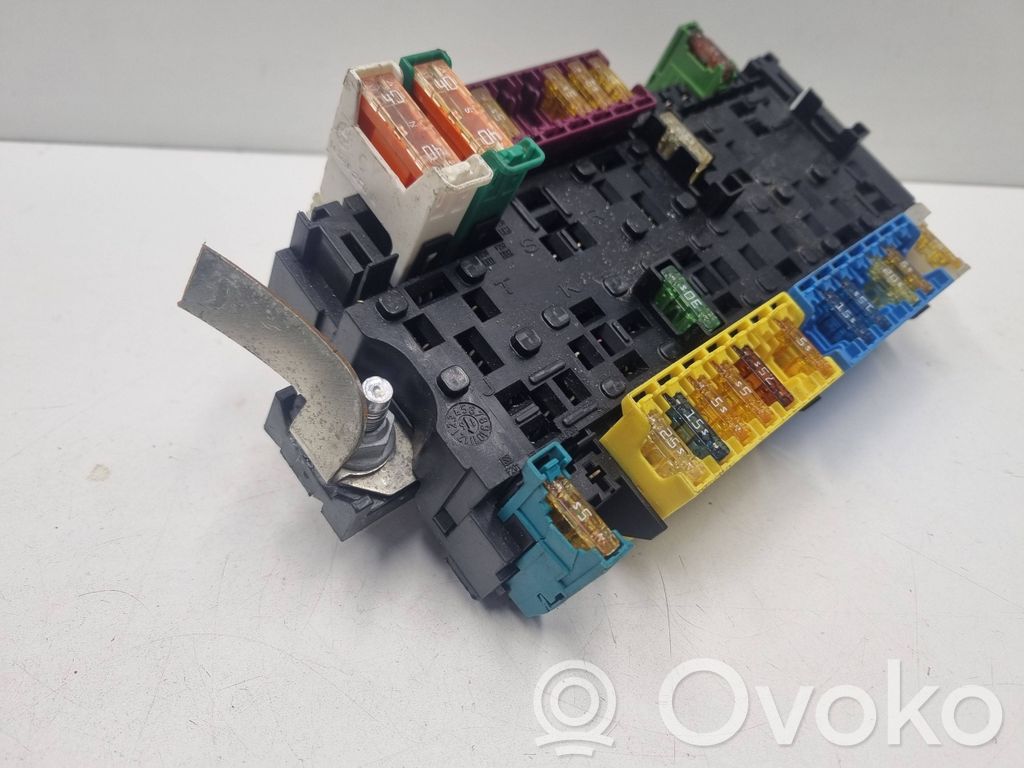 Mercedes-Benz B W246 W242 Fuse module 