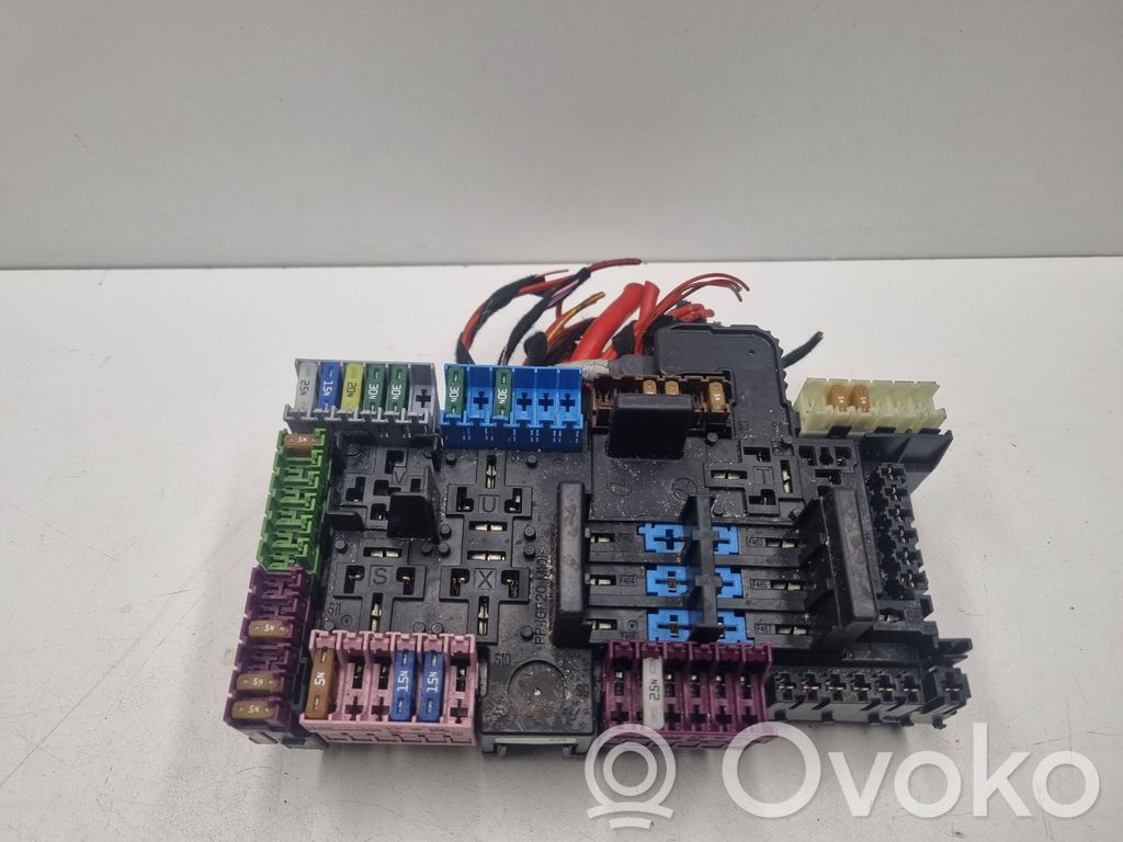 Mercedes-Benz C W205 Fuse module 