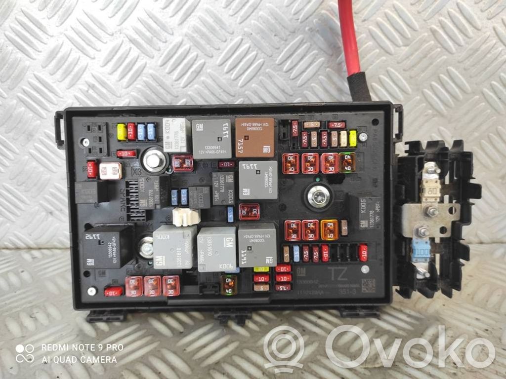 Opel Astra J Fuse box set 