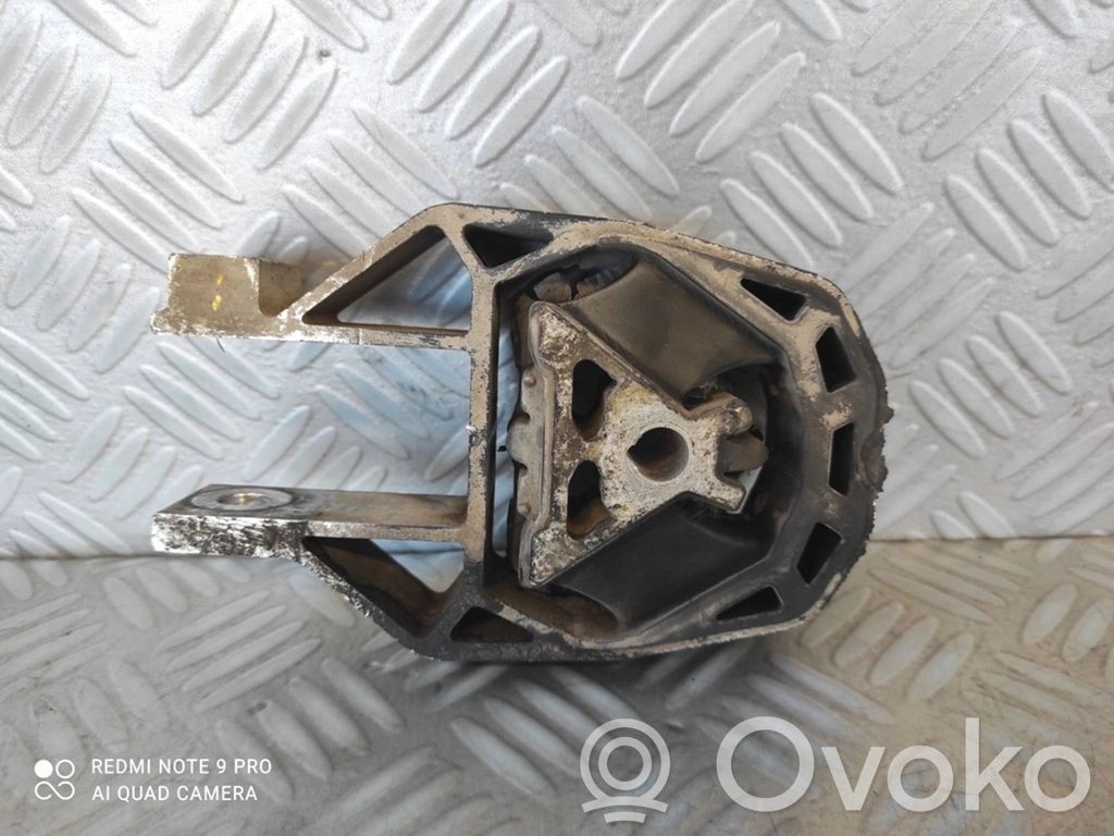 Ford Focus Engine mount bracket 