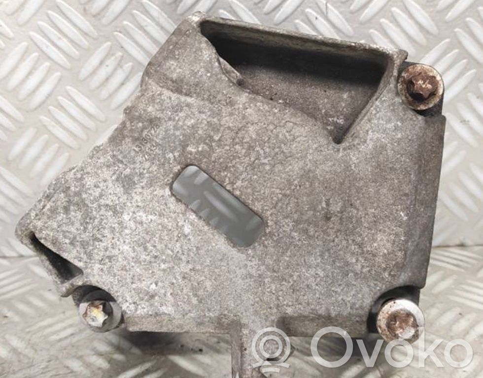 Engine mounting bracket   13130728,74334