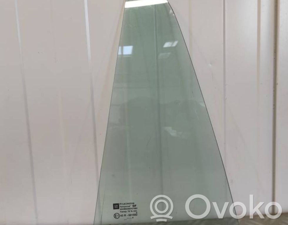 Opel Astra H Основное стекло задних дверей 