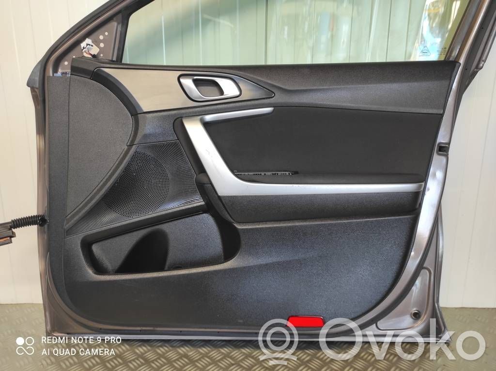 KIA Xceed Revestimiento de puerta delantera 