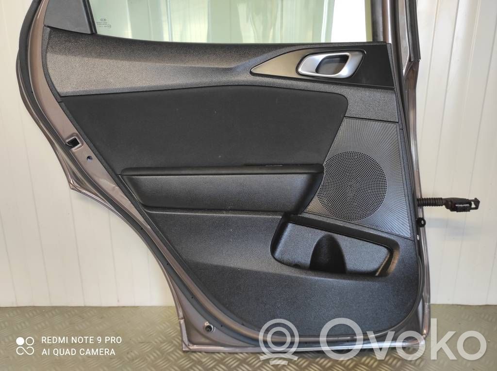 KIA Xceed Moldura del tarjetero de la puerta trasera 