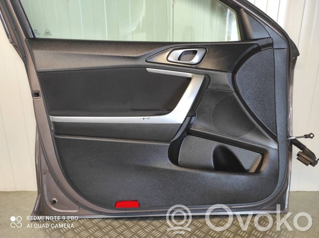 KIA Xceed Revestimiento de puerta delantera 