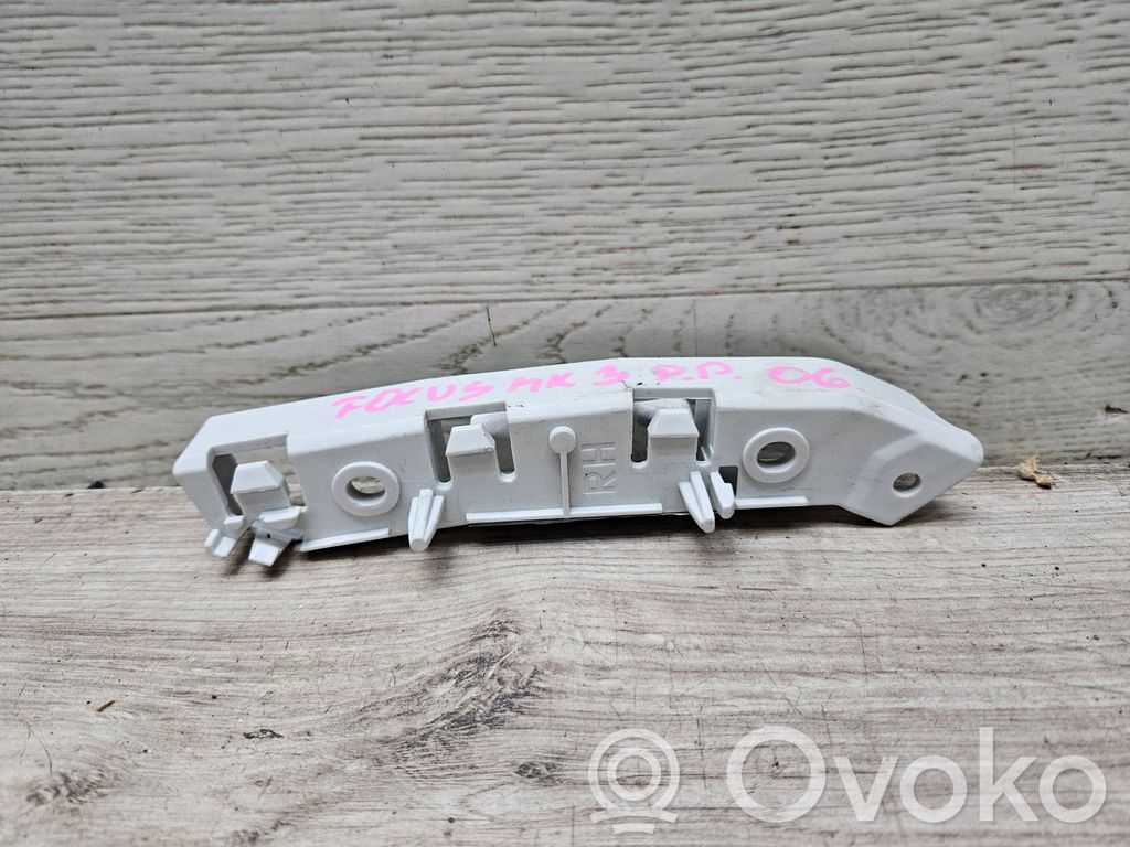 Ford Focus Front bumper mounting bracket 