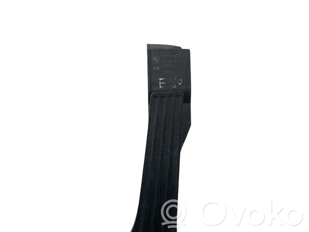 Pedal del acelerador   676693002