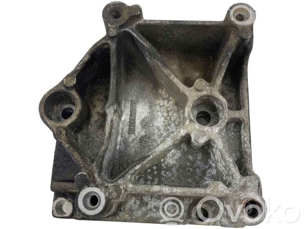 Citroen C4 I A/C compressor mount bracket 