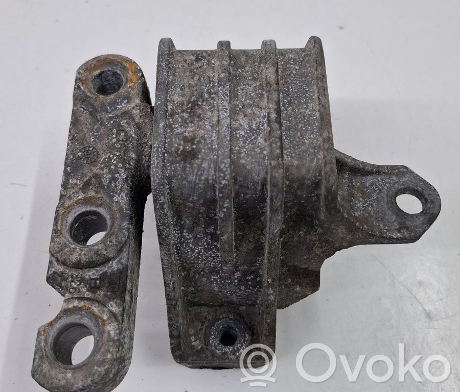 Opel Vectra C Engine mount bracket 
