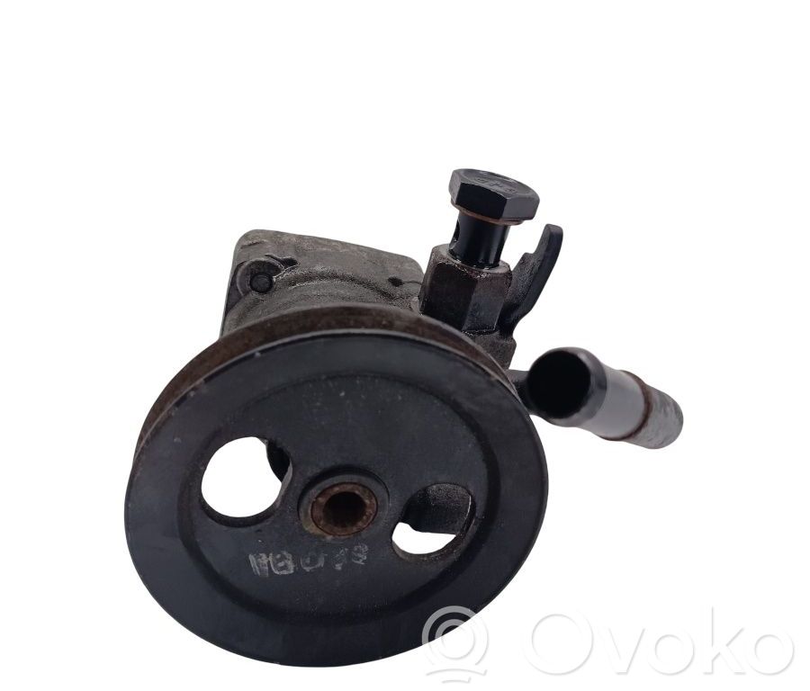 Ohjaustehostimen pumppu   571101C580