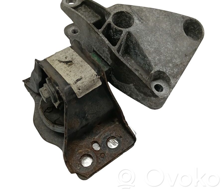 Engine mount bracket   8200437465