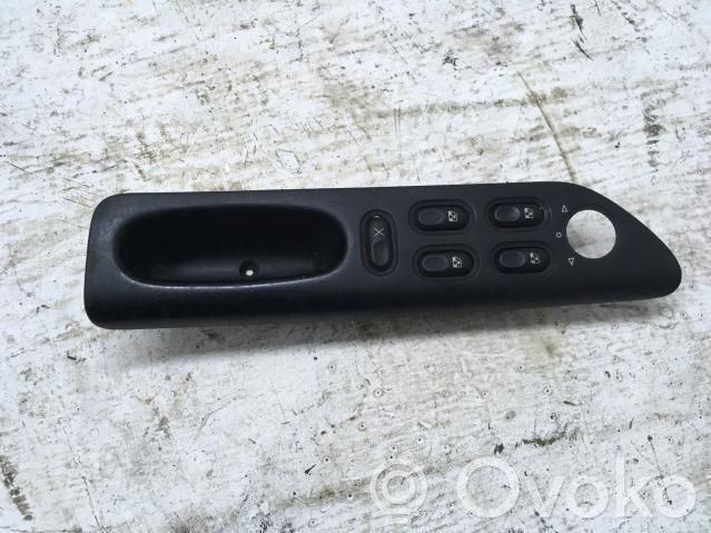 Renault Laguna I Quarter vent window switch 