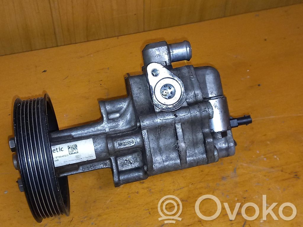 BMW X6 E71 Ohjaustehostimen pumppu 