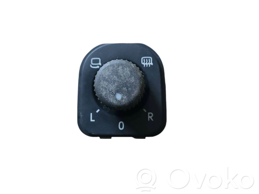 Volkswagen PASSAT B6 Wing mirror switch 
