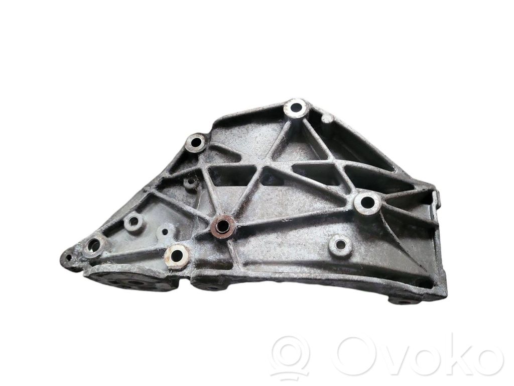 Ford Focus C-MAX Generator/alternator bracket 