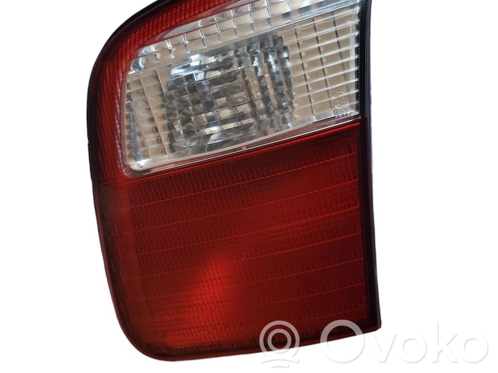 Subaru Forester SF Lampy tylnej klapy bagażnika 