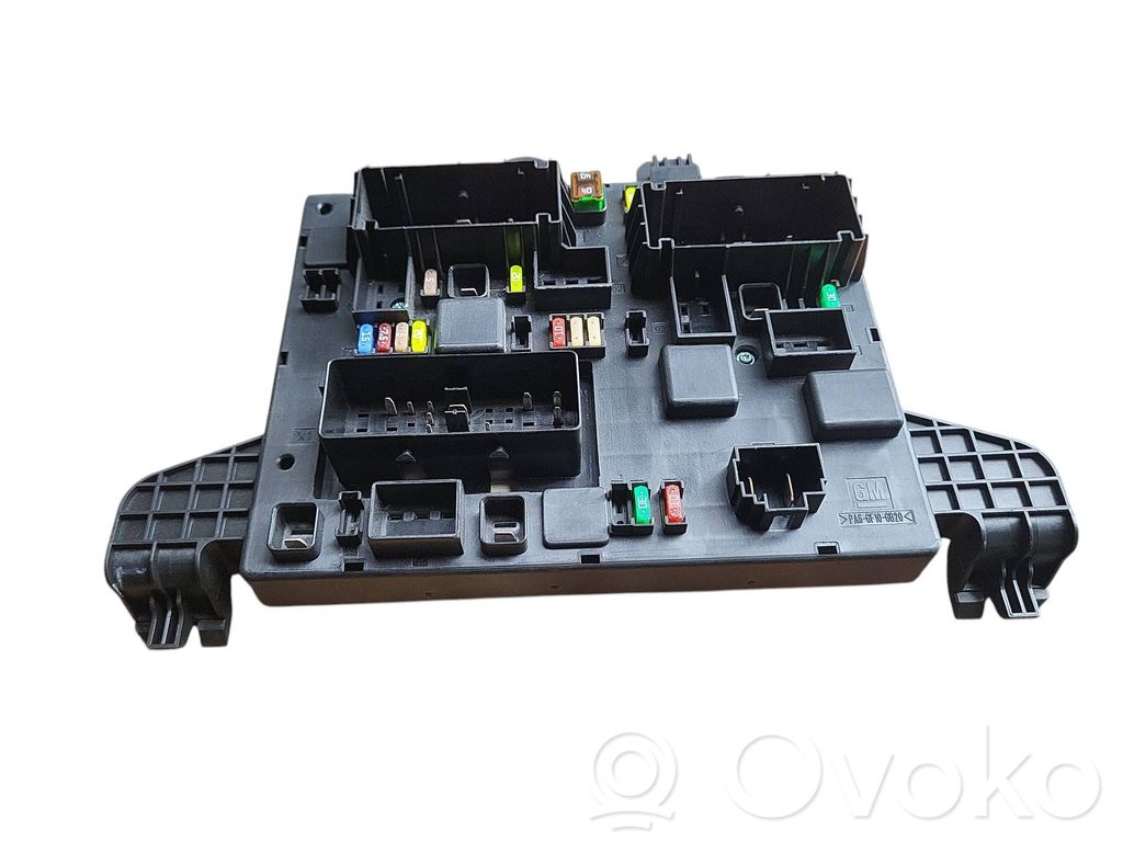 Opel Astra J Módulo de fusible 